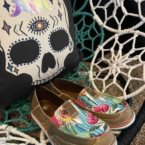 Ariat pink and teal succulent shoes 💖🌿